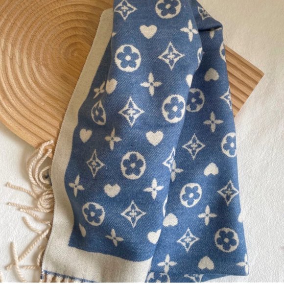 Logomania Warm Hearts logo scarf - Picture 4 of 6